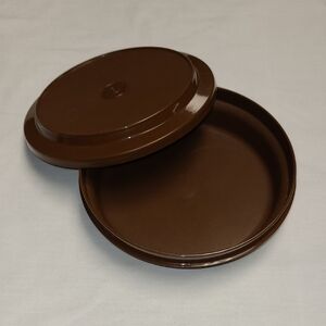 Vintage Tupperware Brown Round Seal And Serve Bowl  1207-21 Lid & 1208-12 Bowl